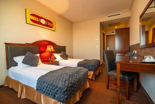 Отель Sky Hotel Орадя Двухместный номер с 2 отдельными кроватями-2